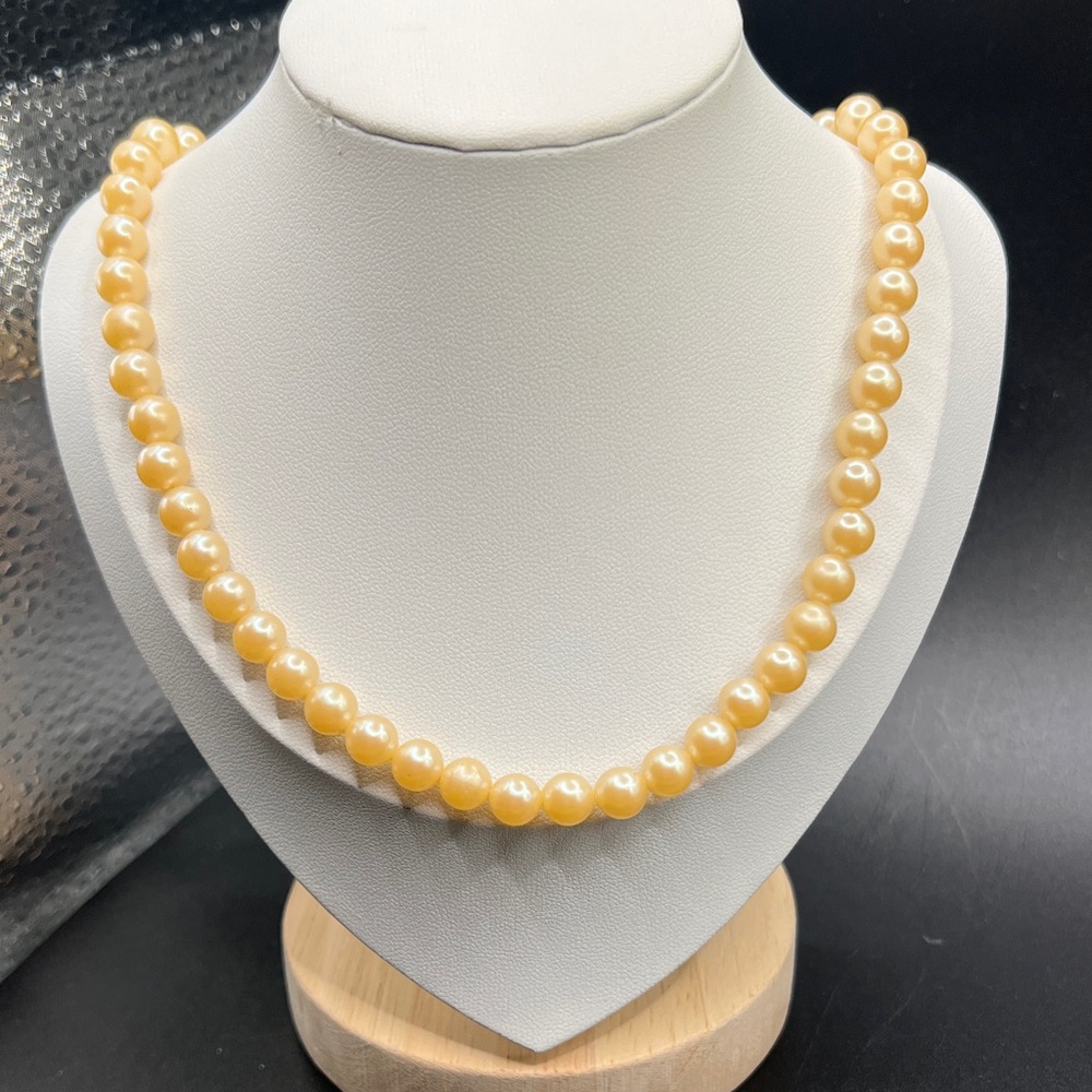 Vintage Japan faux pearl necklace